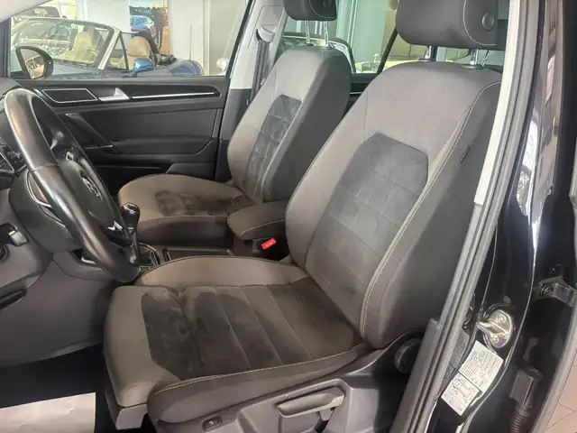 Volkswagen Golf view 14