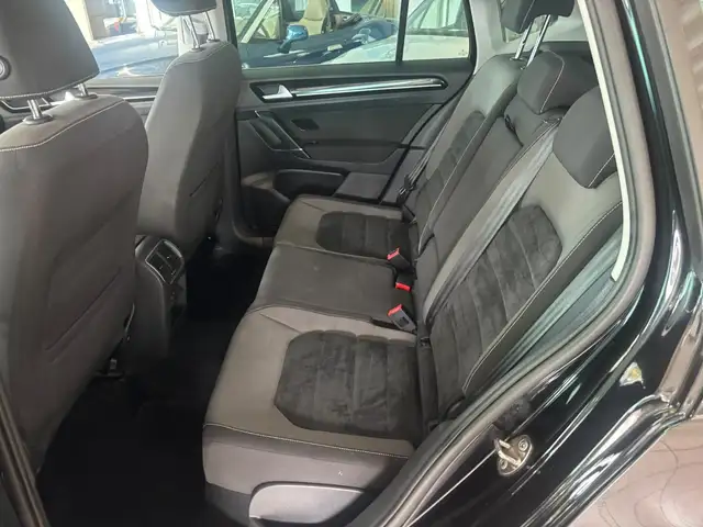 Volkswagen Golf view 9