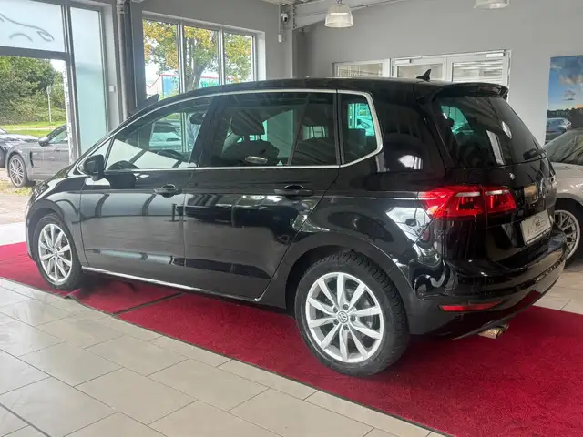 Volkswagen Golf view 2
