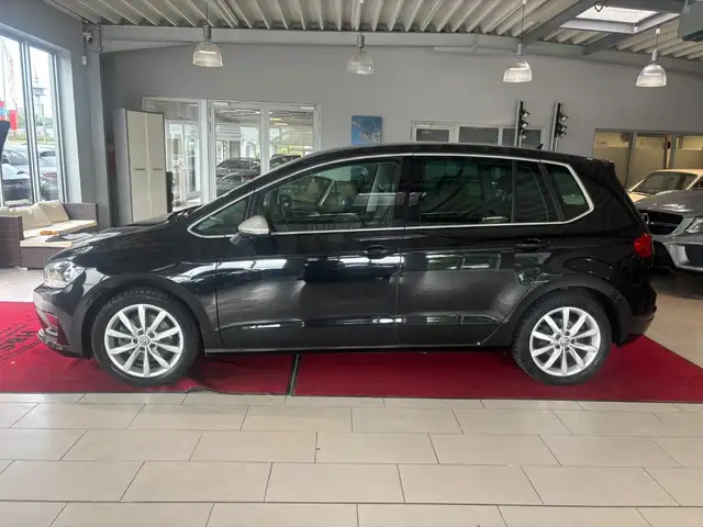 Volkswagen Golf view 3