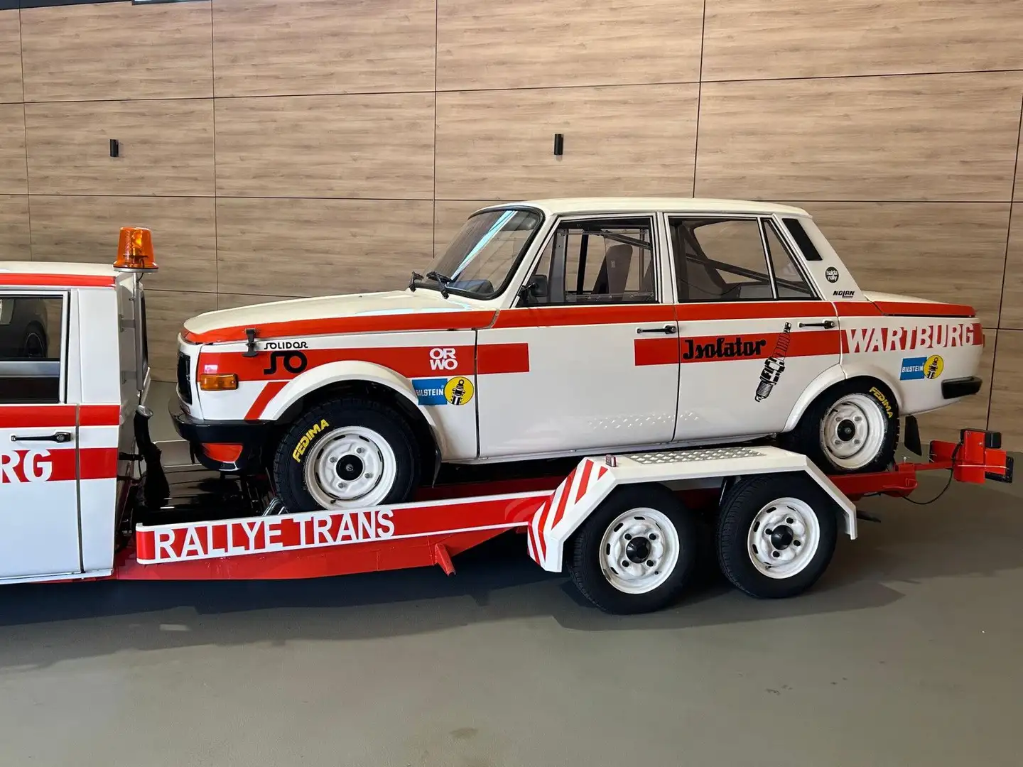 Wartburg 353 Rallye Trans mit 353 WR Rallyewagen Weiß - 2