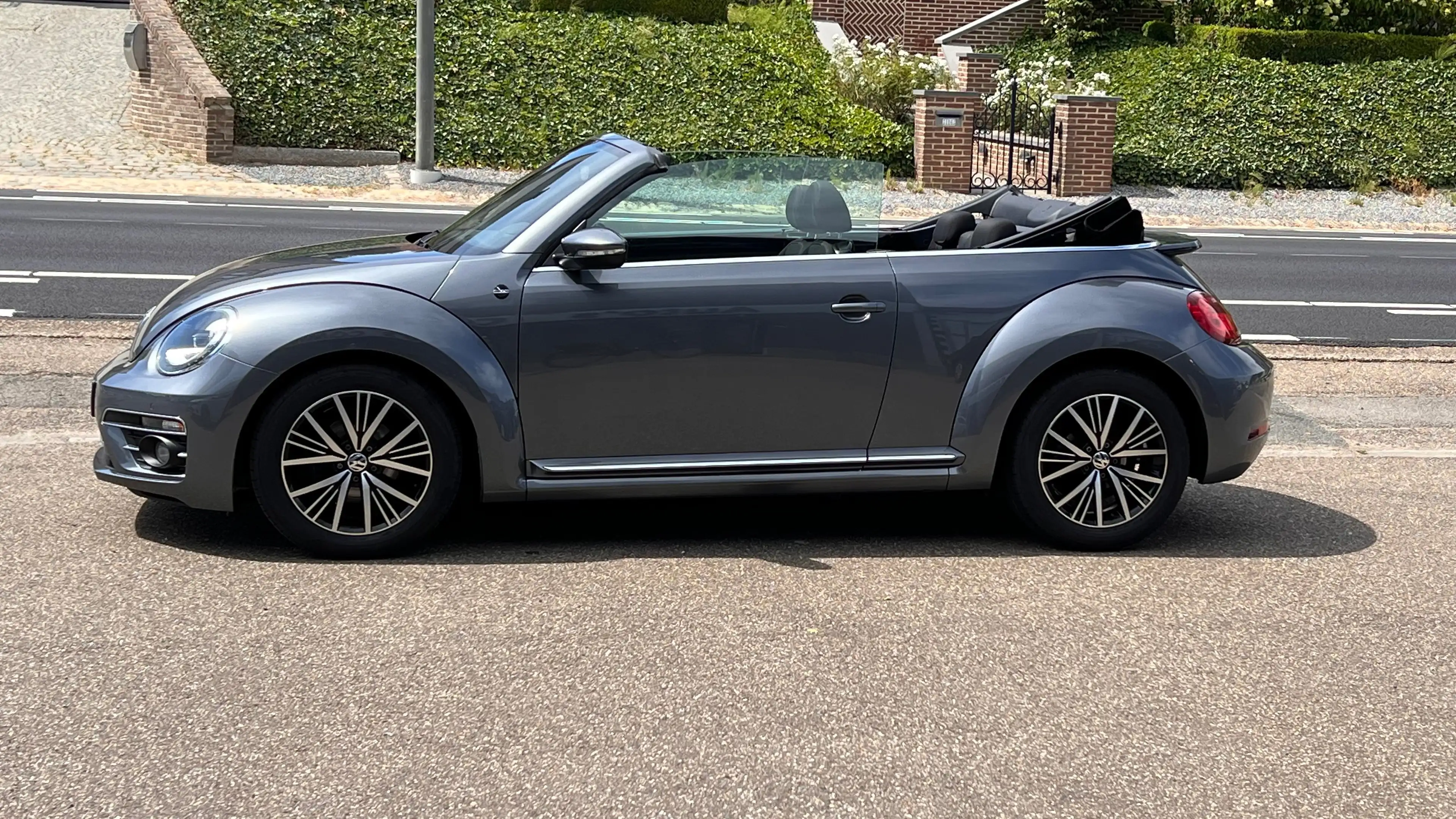 Volkswagen Beetle Beetle Cabriolet 1.2 TSI Design SOUND UITVOERING PERFECTE STAAT 1 JAAR GARANTIE — photo 2