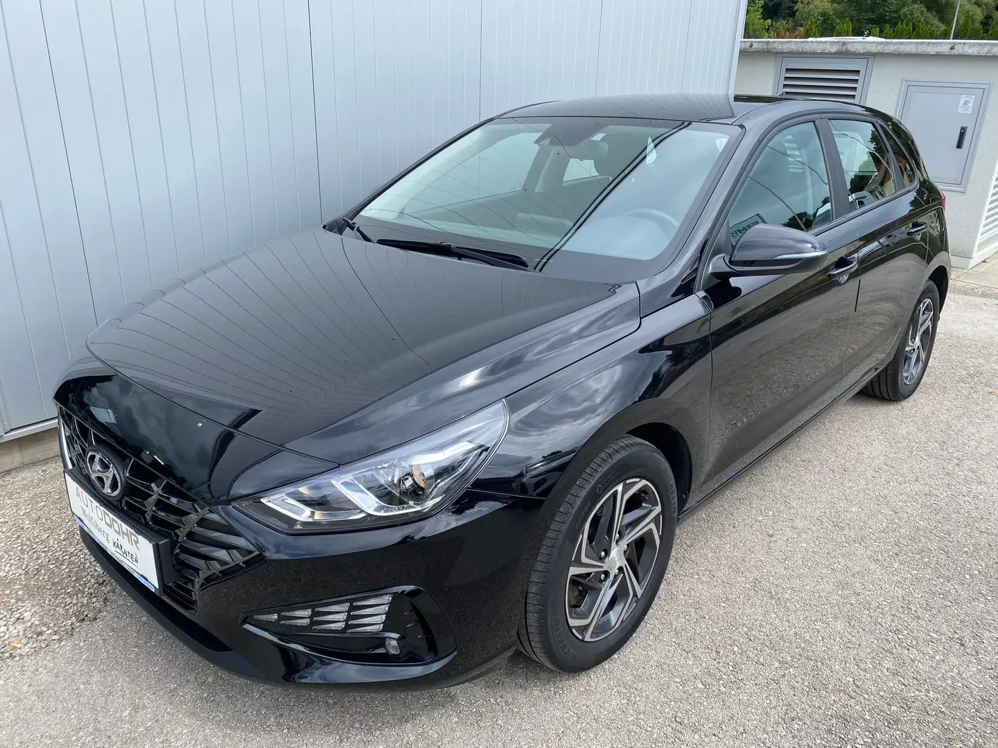 Hyundai i30 i30 1,5 DPI30 Jahre EDITION Schwarz - 1