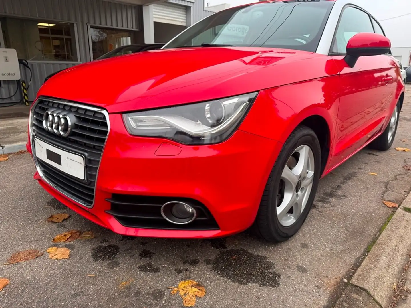 Audi A1 A1 1.6 TDI 105 Ambition Luxe Rouge - 2