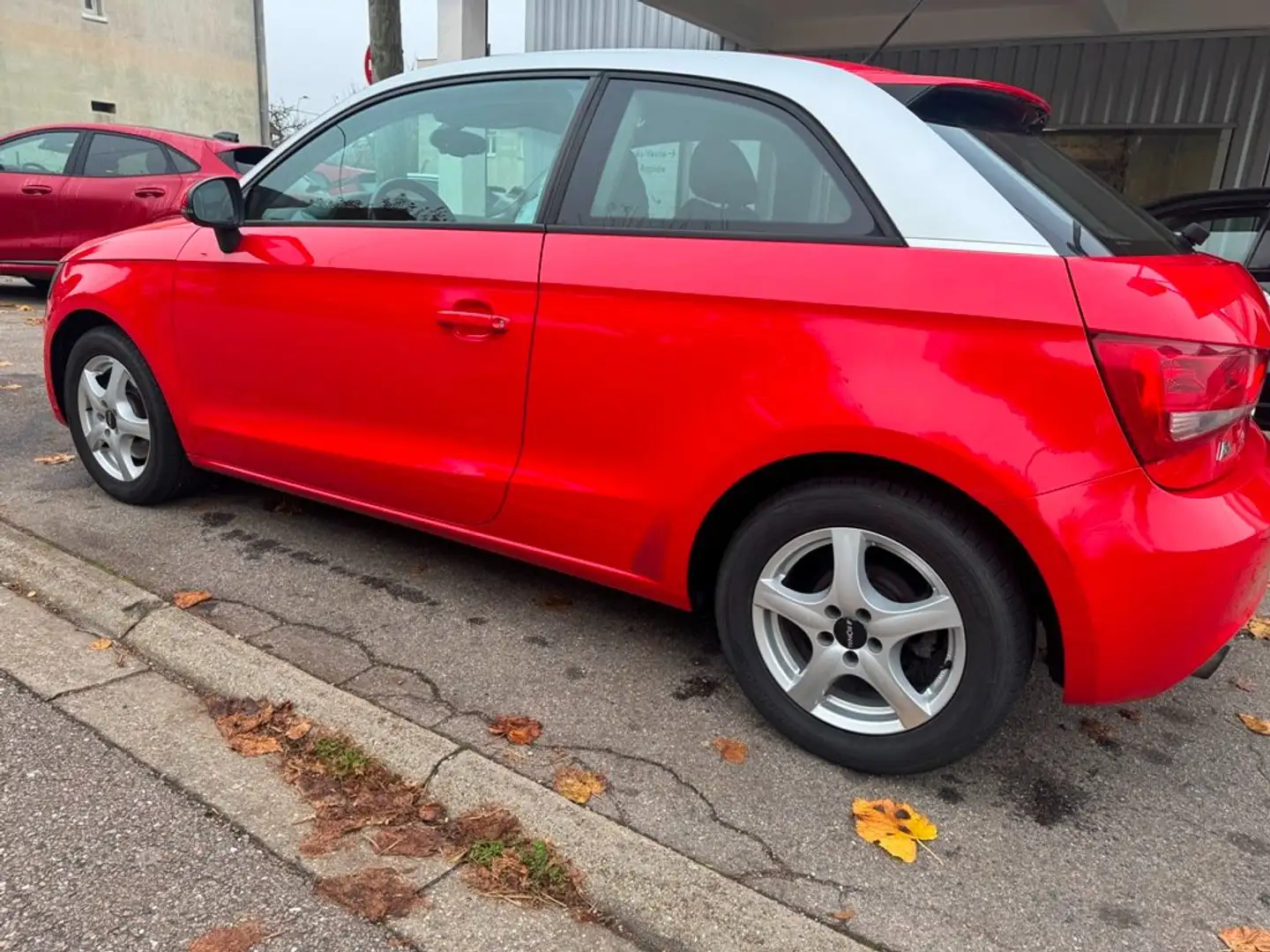 Audi A1 A1 1.6 TDI 105 Ambition Luxe Rouge - 1