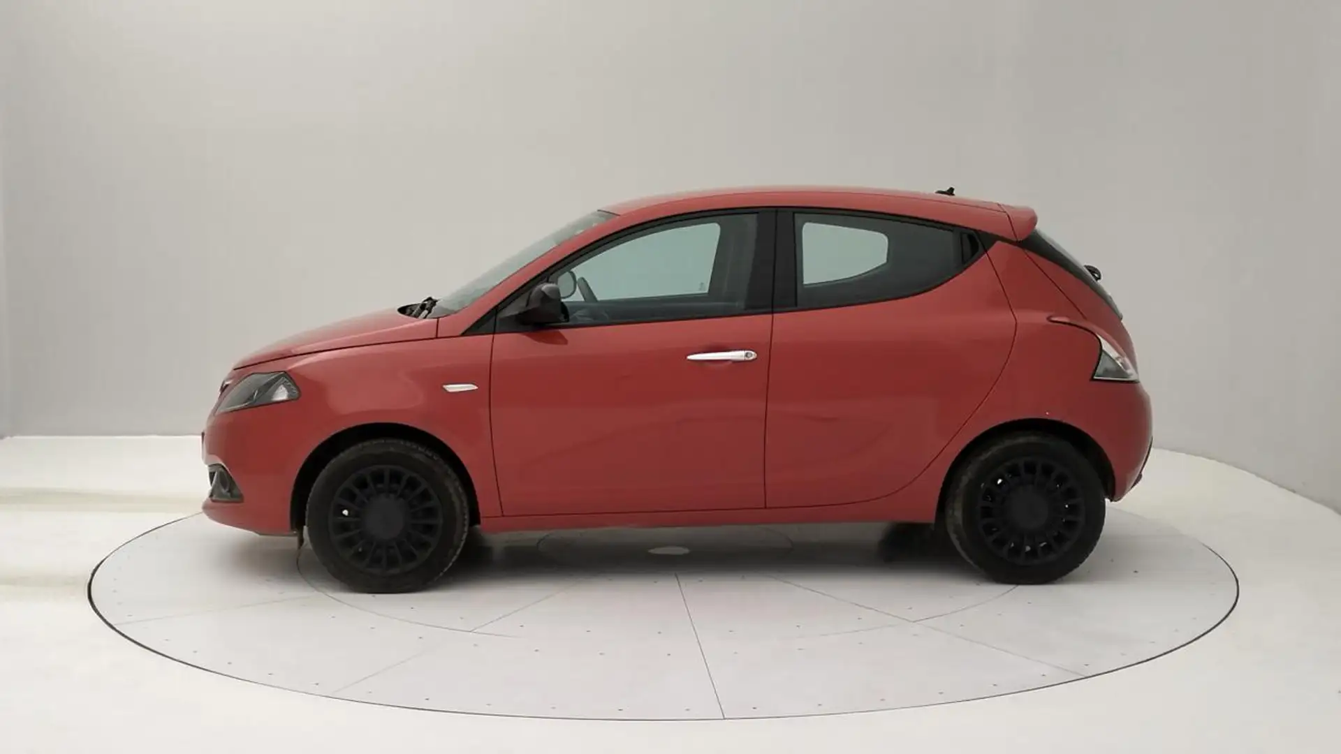 Lancia Ypsilon 1.0 firefly hybrid Silver s&s 70cv Rosso - 2