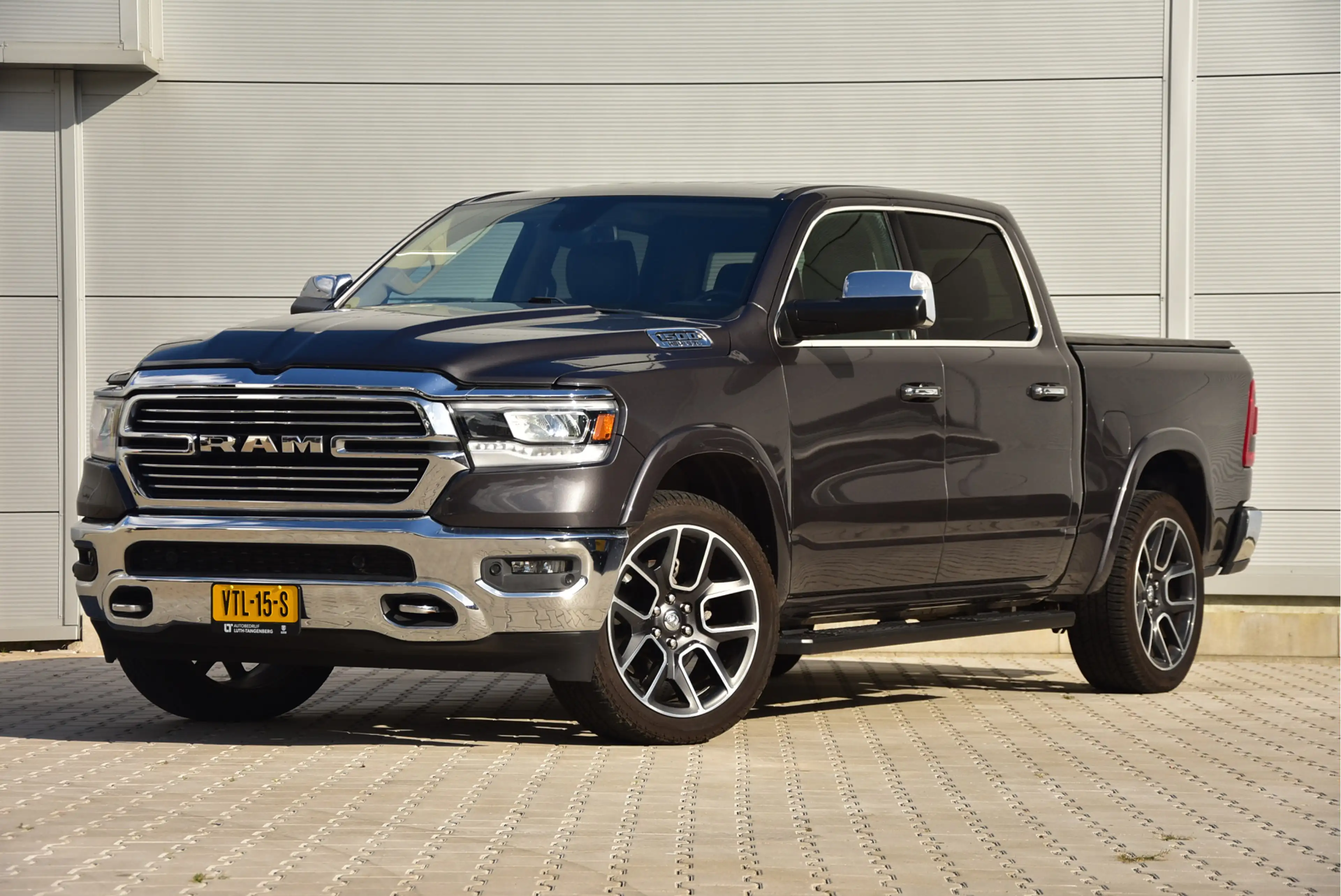 Dodge RAM 1500 5.7 Hemi Crew Cab Laramie — photo 23