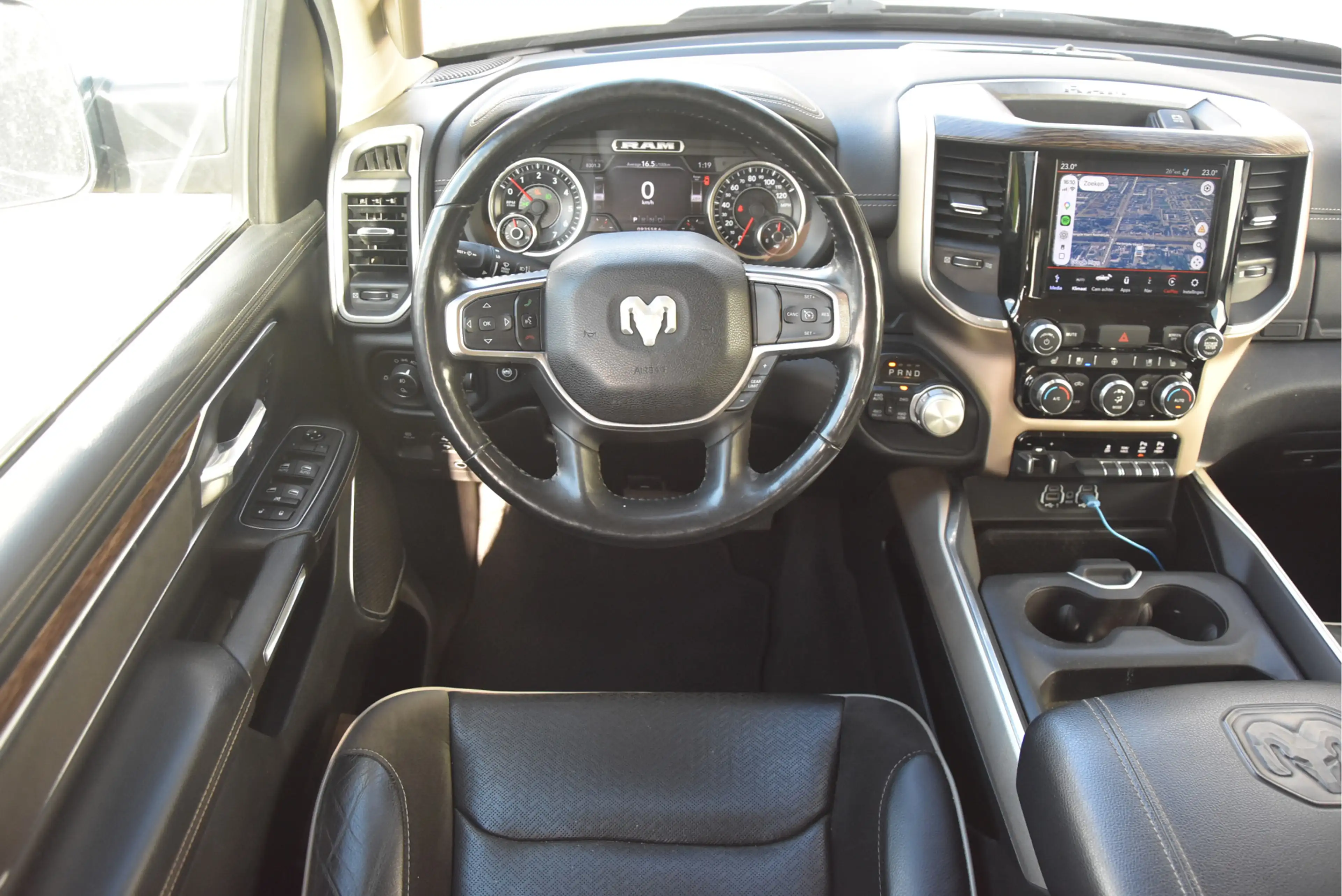 Dodge RAM 1500 5.7 Hemi Crew Cab Laramie — photo 3