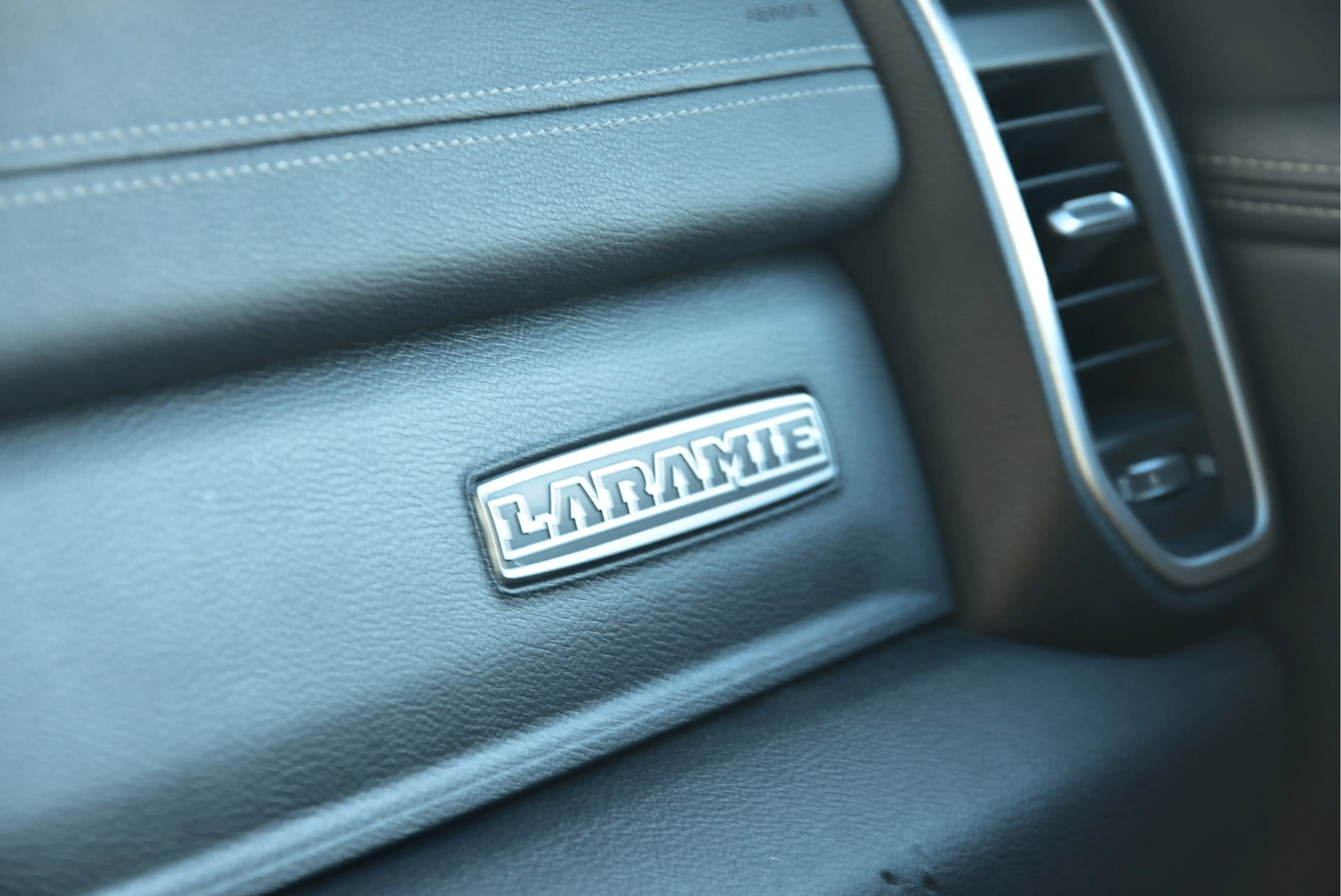 Dodge RAM 1500 5.7 Hemi Crew Cab Laramie — photo 10