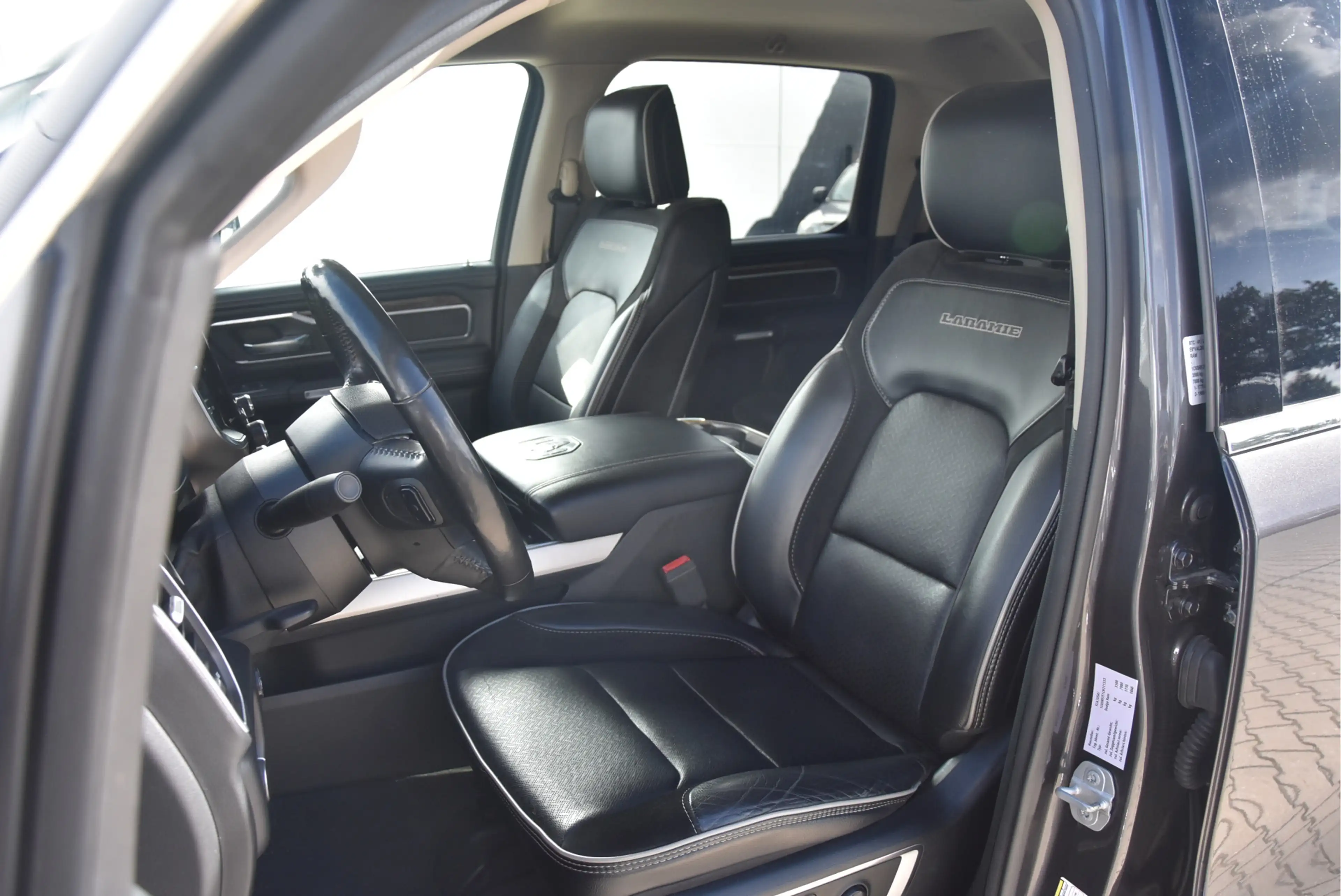 Dodge RAM 1500 5.7 Hemi Crew Cab Laramie — photo 21