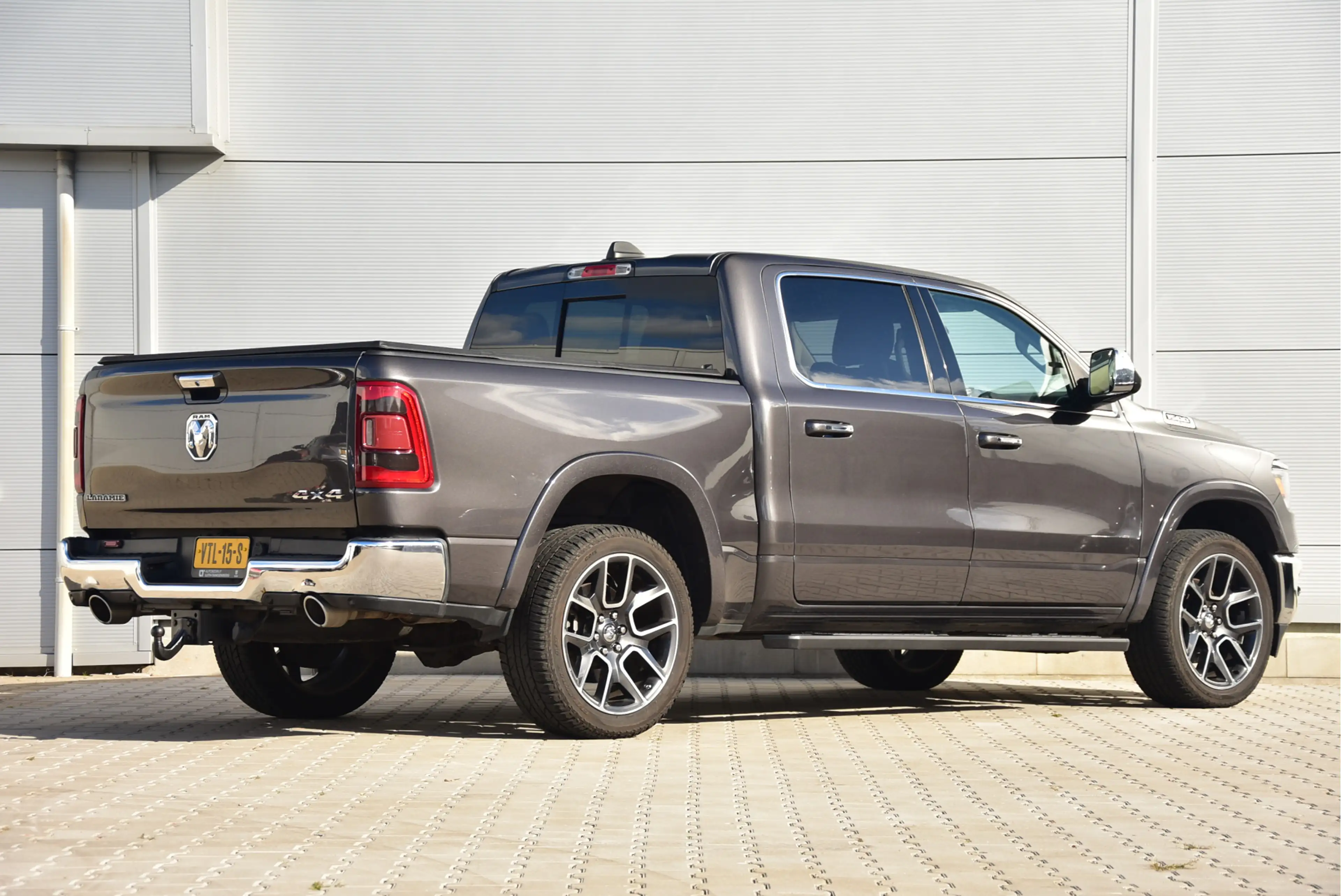 Dodge RAM 1500 5.7 Hemi Crew Cab Laramie — photo 2