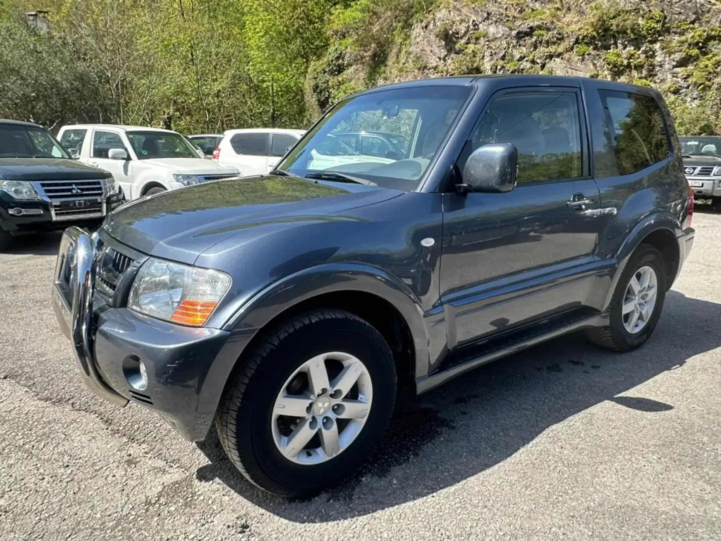 Mitsubishi Montero 3.2DI-D Intense Gris - 2