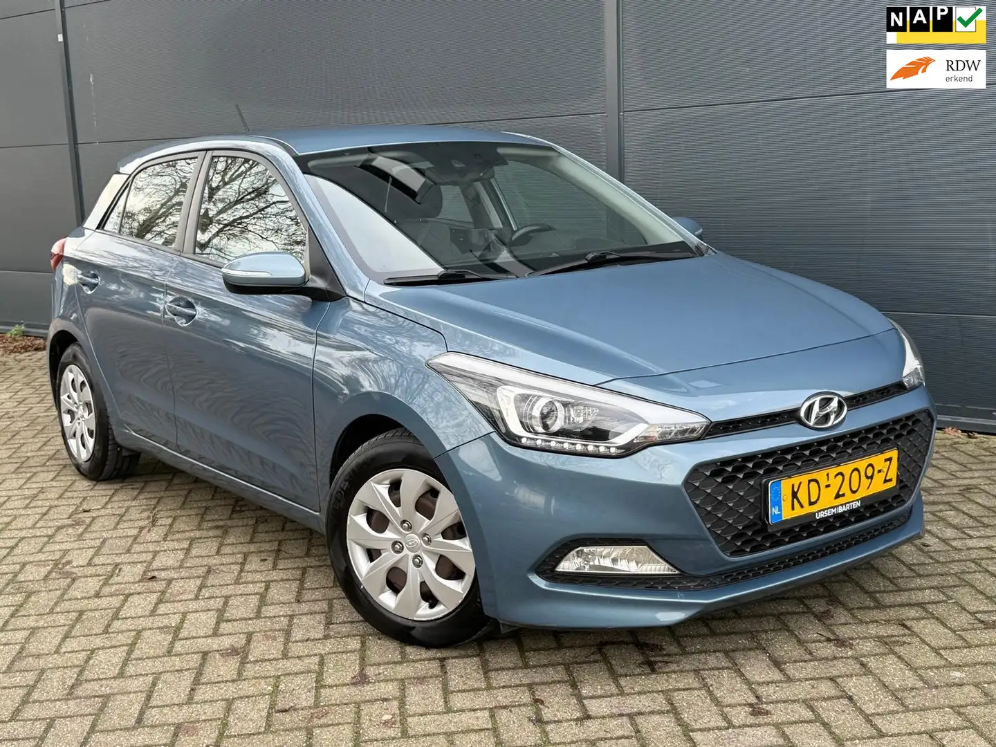 Hyundai i20 1.2 HP i-Motion/Airco/cruise/bluetooth/parkeer sen Blau - 1