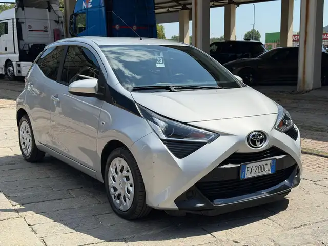 Toyota Aygo 1.0 VVT-i 72 CV 5 porte x-business MMT