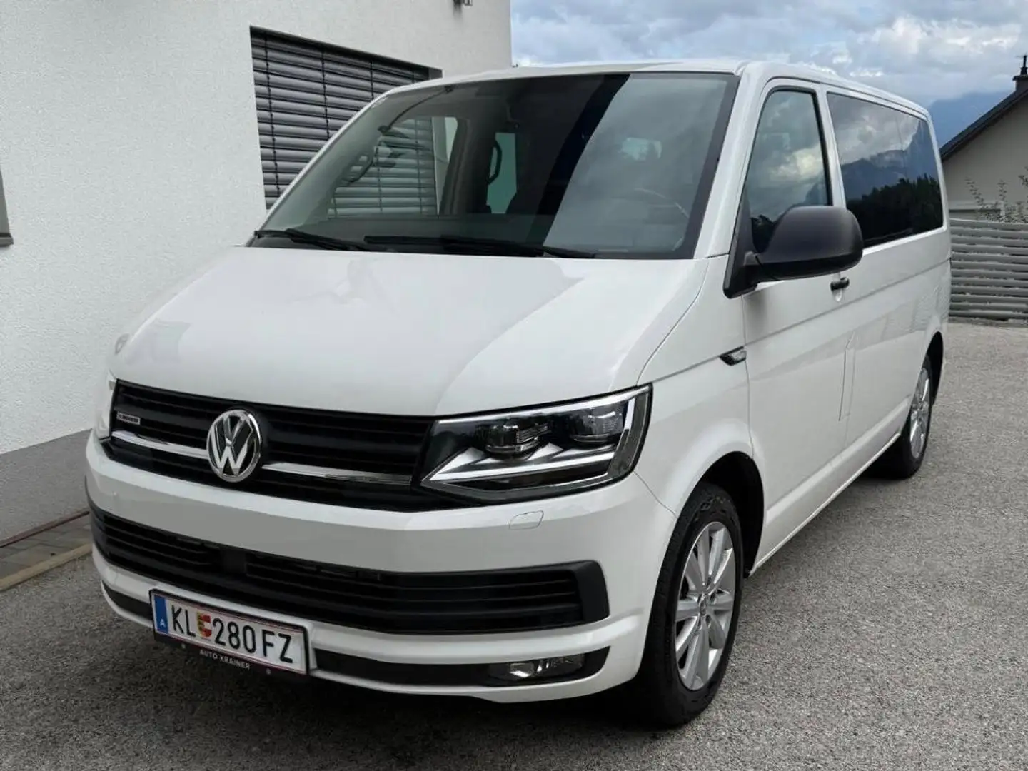 Volkswagen T6 Multivan Multivan Trendline 2,0 TDI 4Motion BMT Trendline Weiß - 2
