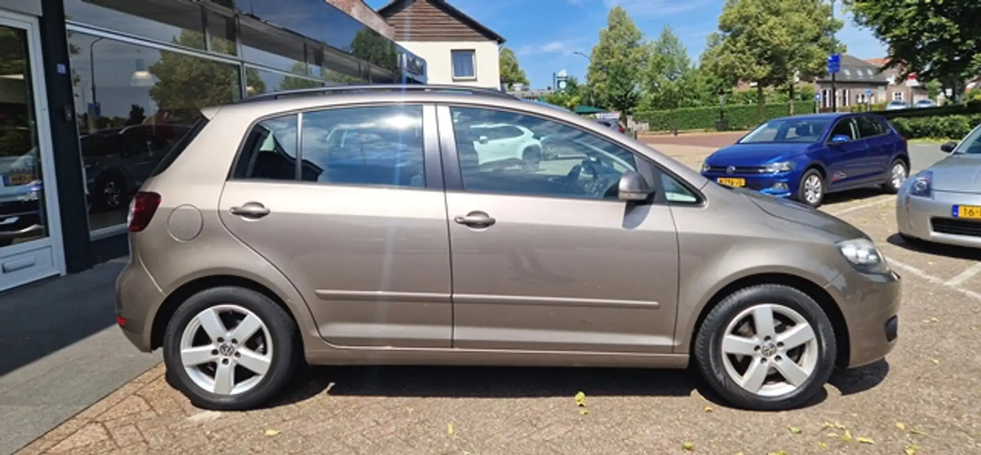 Volkswagen Golf Plus 1.4 TSI 122pk Highline Bruin - 2