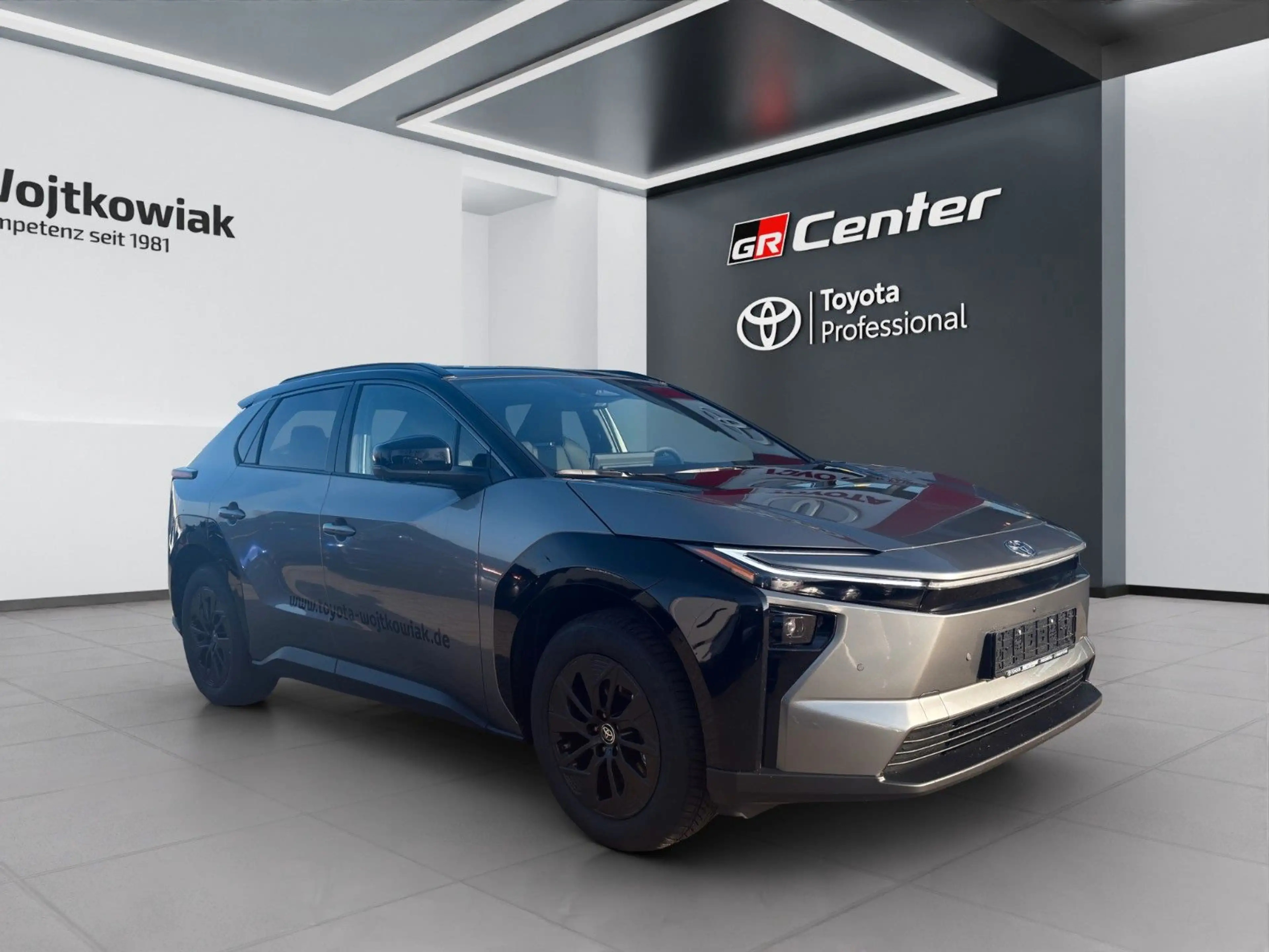 Toyota bZ4X Lounge 4x4 *PANO*JBL*MATRIX*360°*ACC*2026* — photo 5