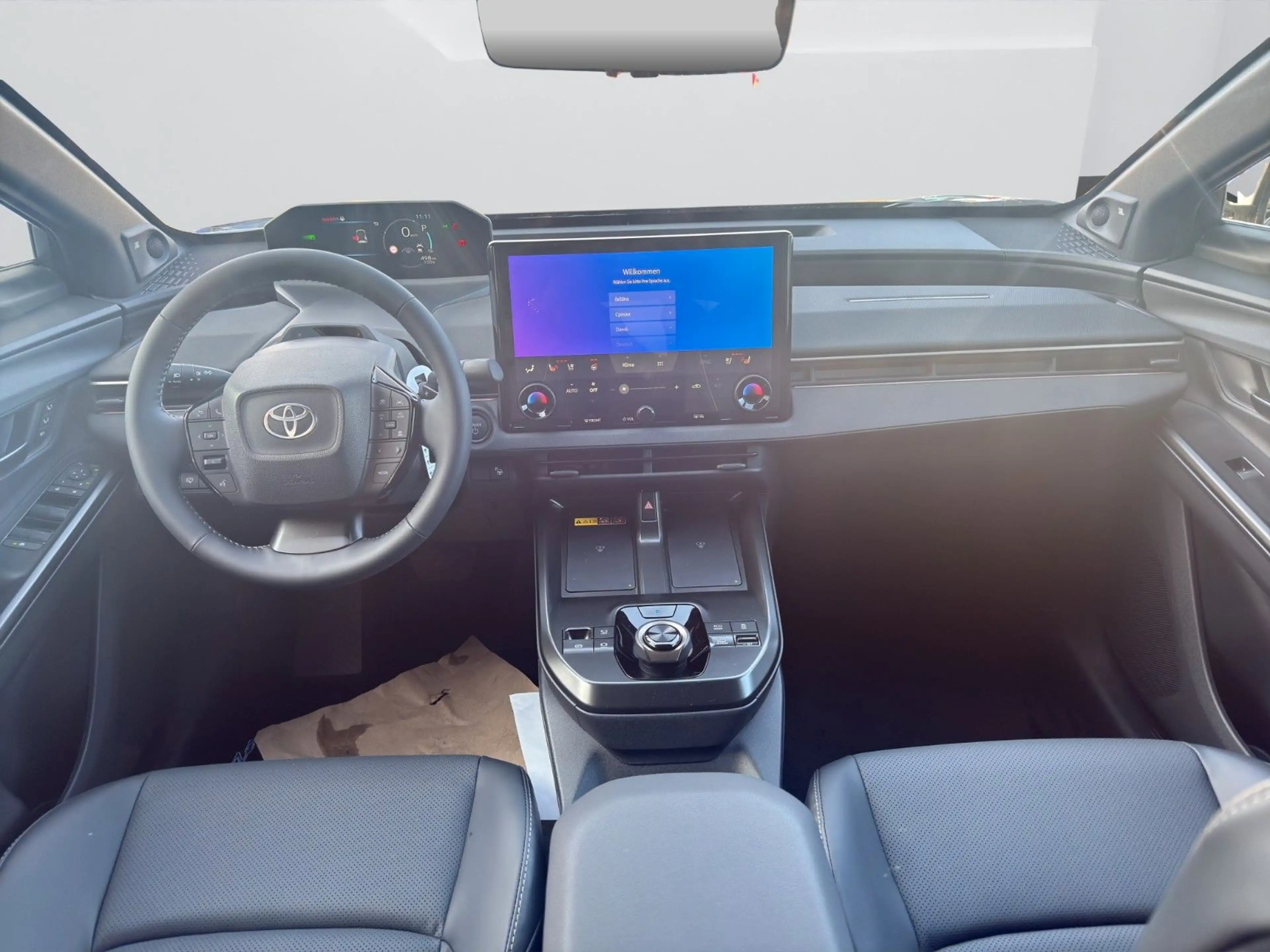 Toyota bZ4X Lounge 4x4 *PANO*JBL*MATRIX*360°*ACC*2026* — photo 12