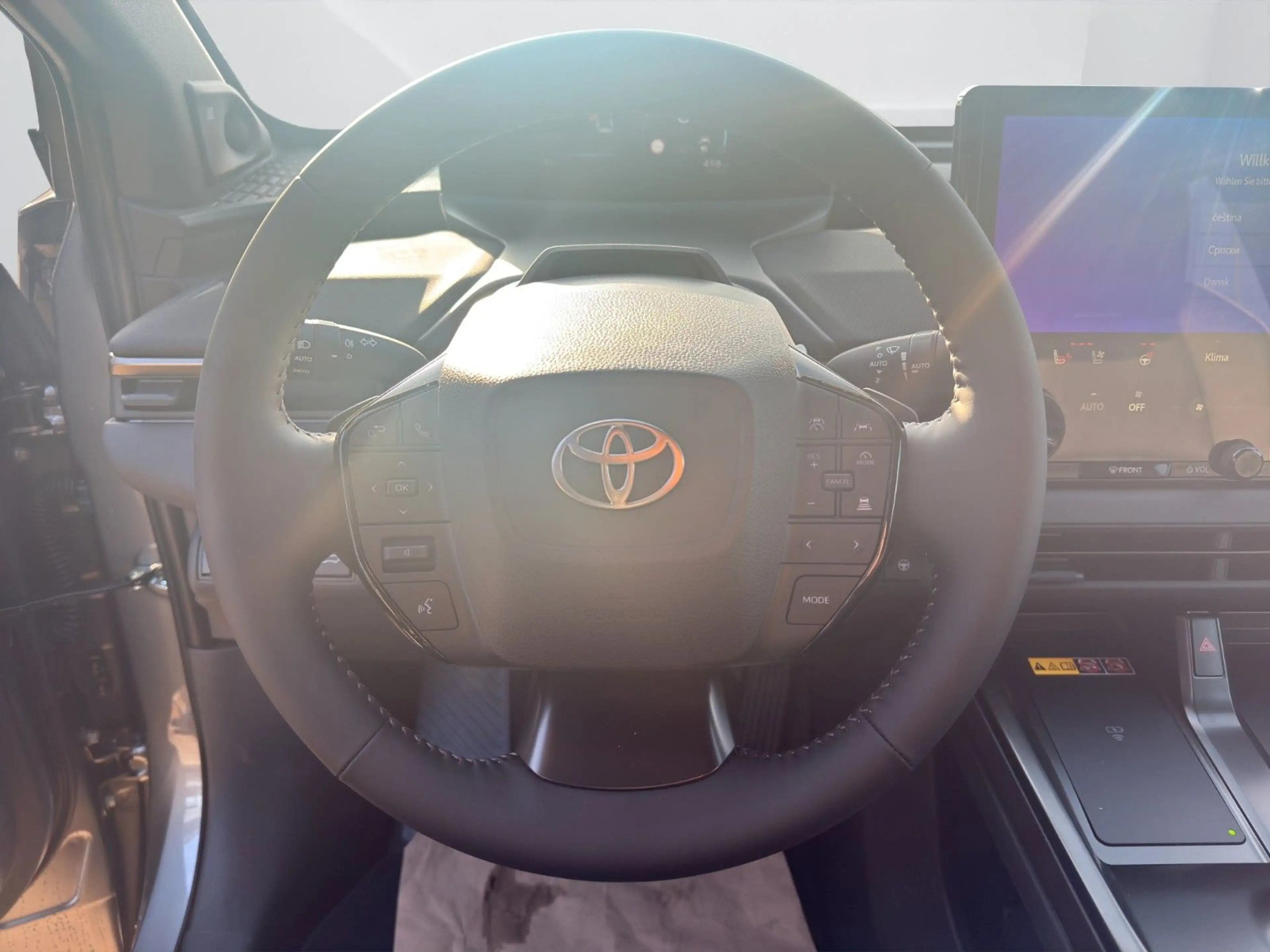 Toyota bZ4X Lounge 4x4 *PANO*JBL*MATRIX*360°*ACC*2026* — photo 13