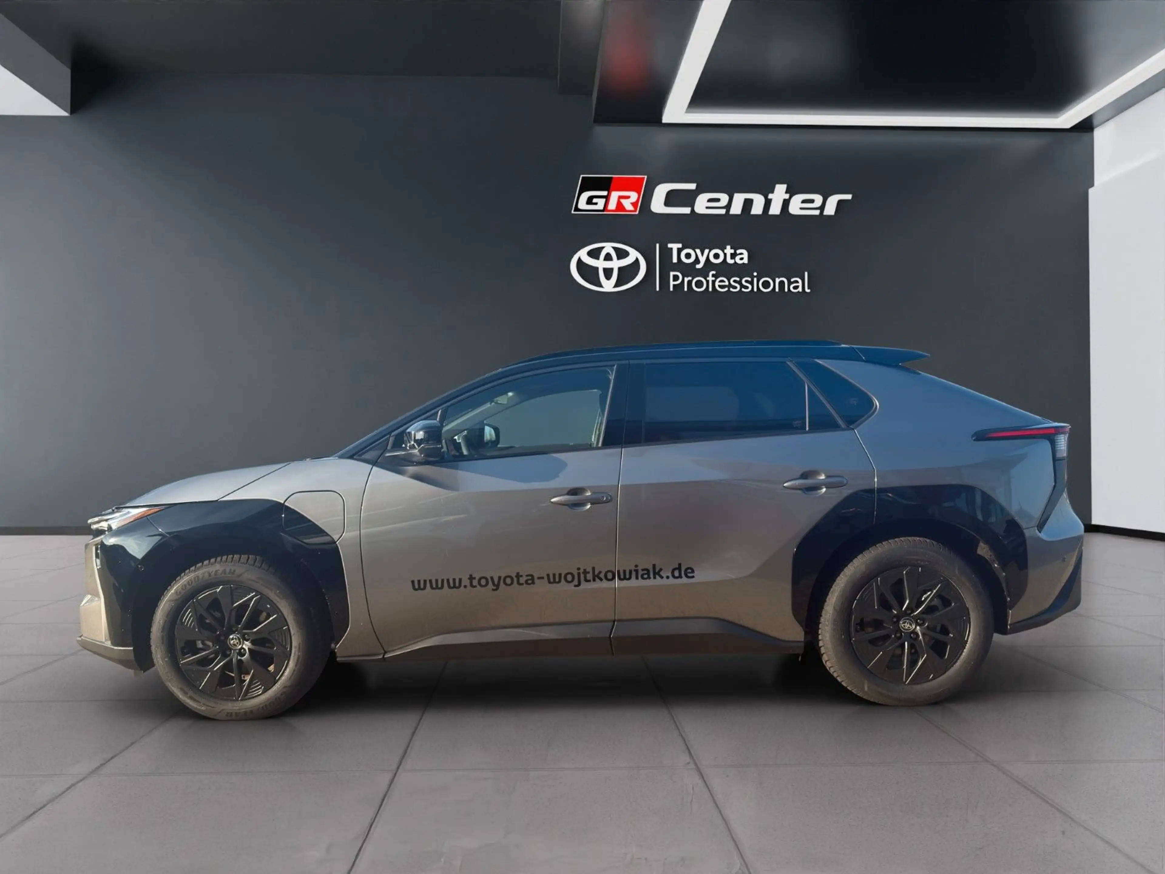 Toyota bZ4X Lounge 4x4 *PANO*JBL*MATRIX*360°*ACC*2026* — photo 10