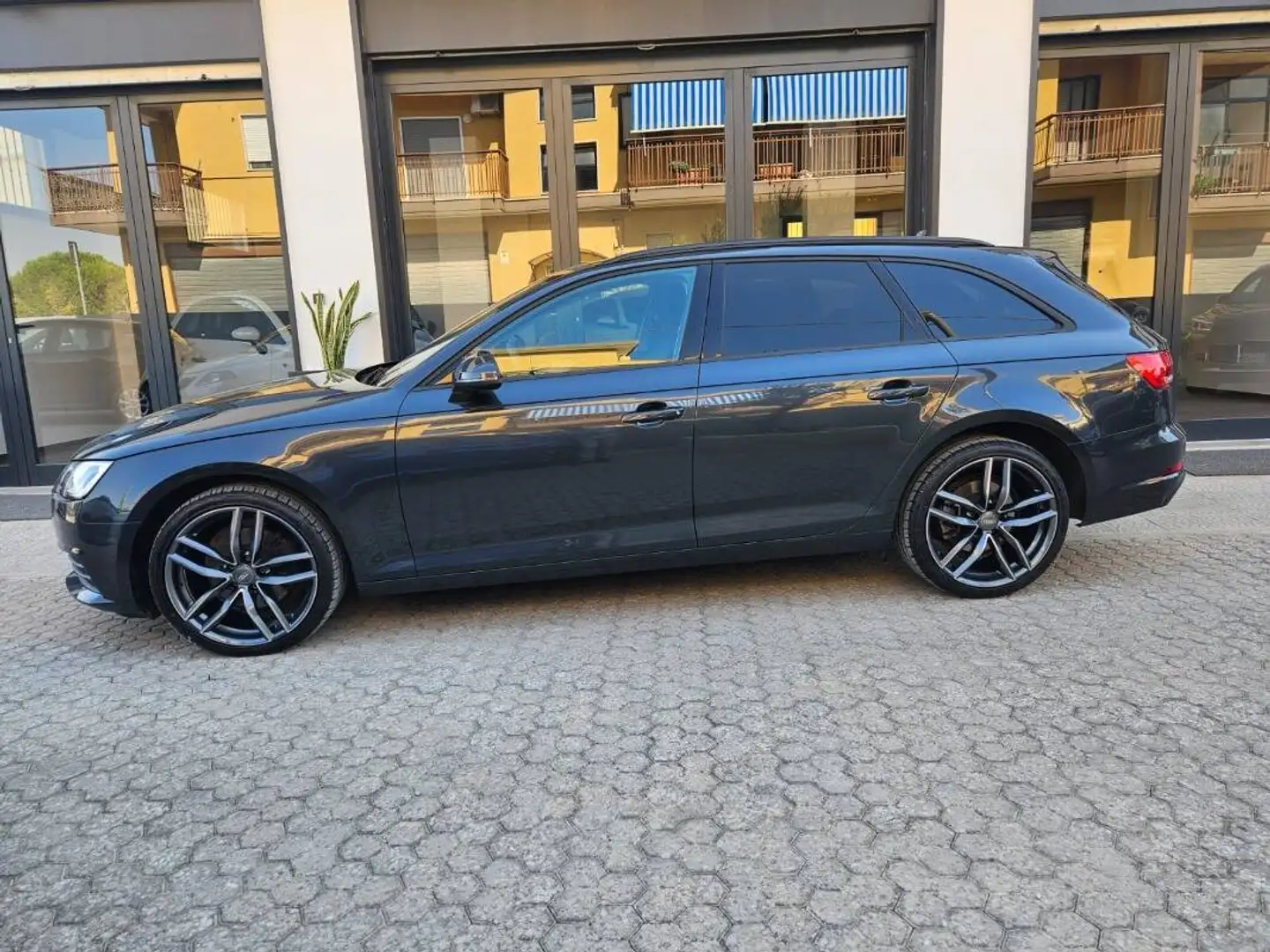 Audi A4 35 2.0 tdi Sport 150cv s-tronic - 1