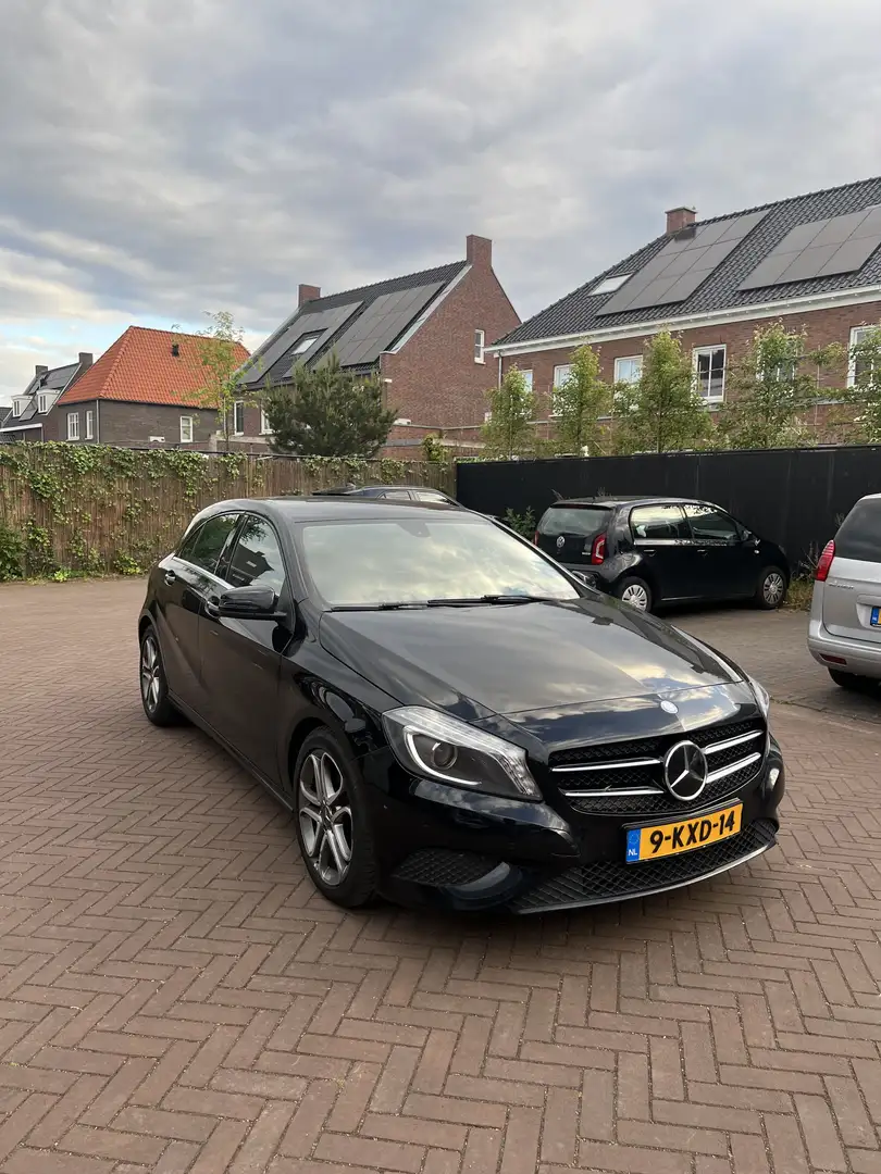 Mercedes-Benz A 180 1.6L benzine - navigatie - sportstoelen Zwart - 2