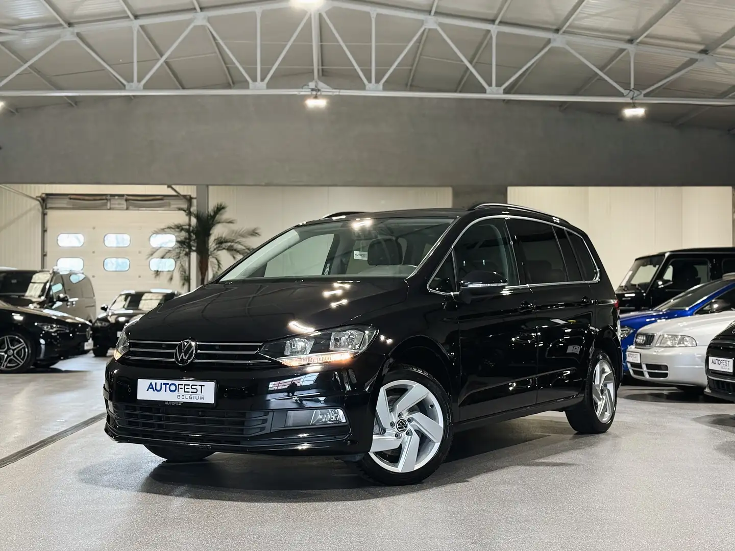 Volkswagen Touran 1.5TSI DSG 7-Zitplaatsen - 12 Mnd Garantie Zwart - 1