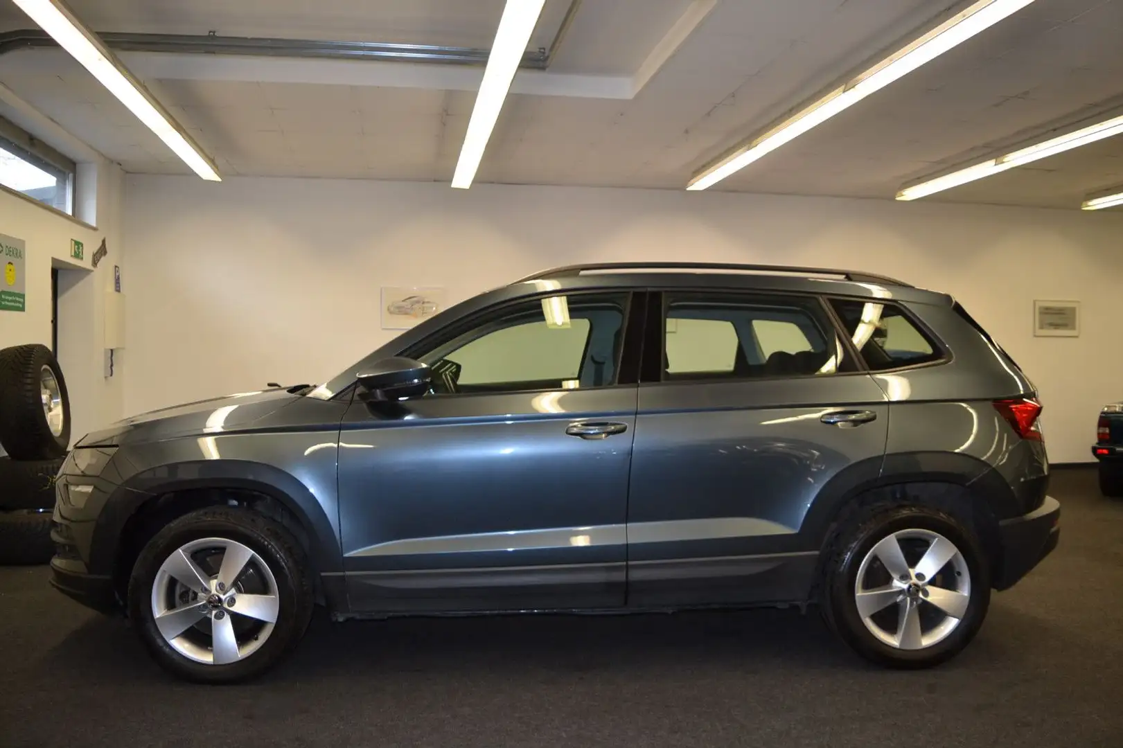 Skoda Karoq Ambition (Super Ausstattung) Grau - 2