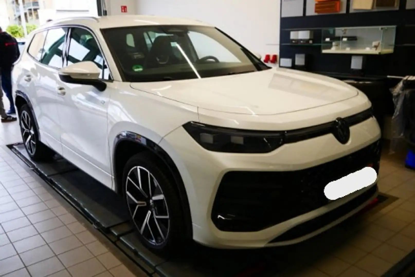 Volkswagen Tayron 2.0 TSI 4M R-Line AHK MATRIX KAMERA Weiß - 1