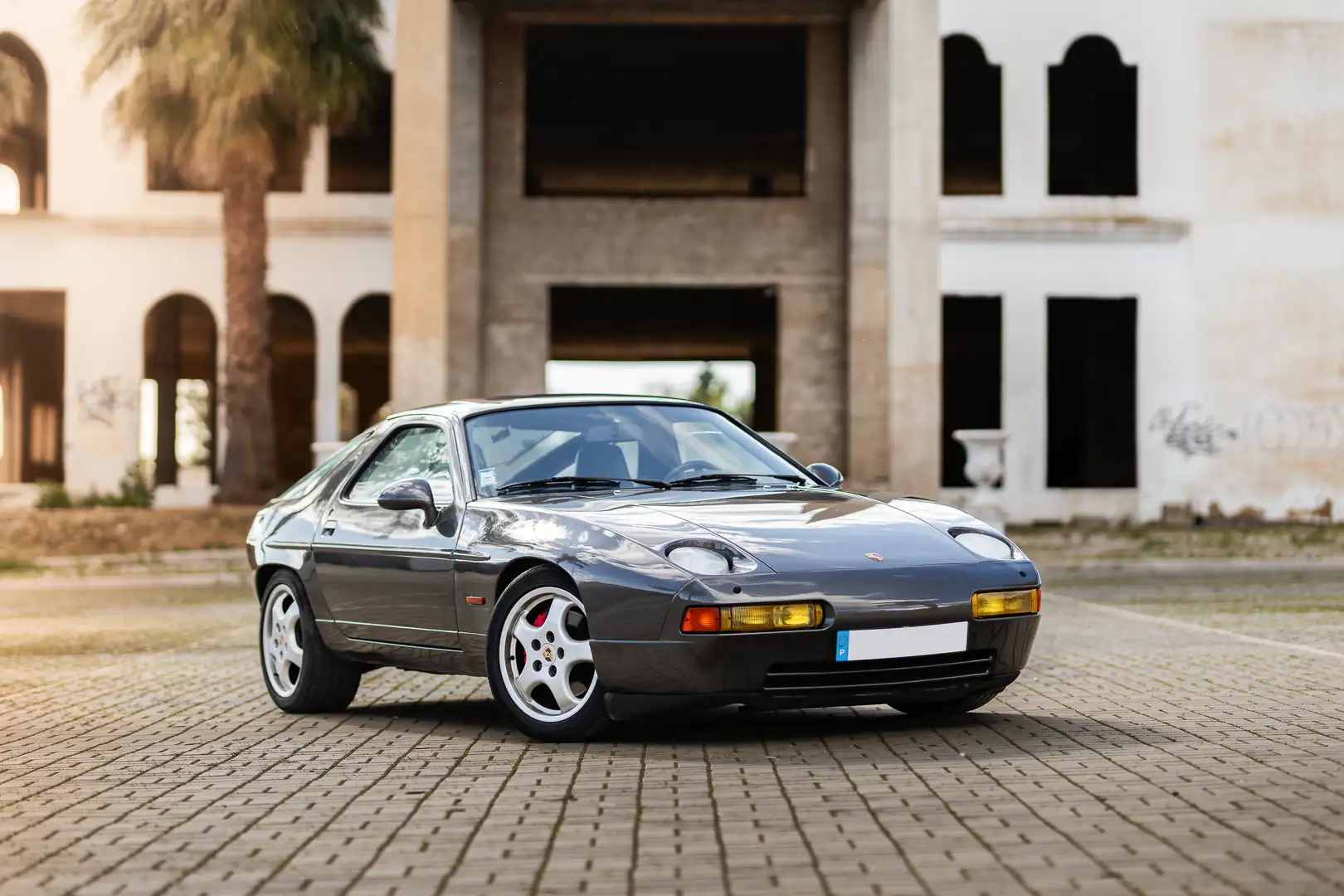 Porsche 928 S 4 - 1