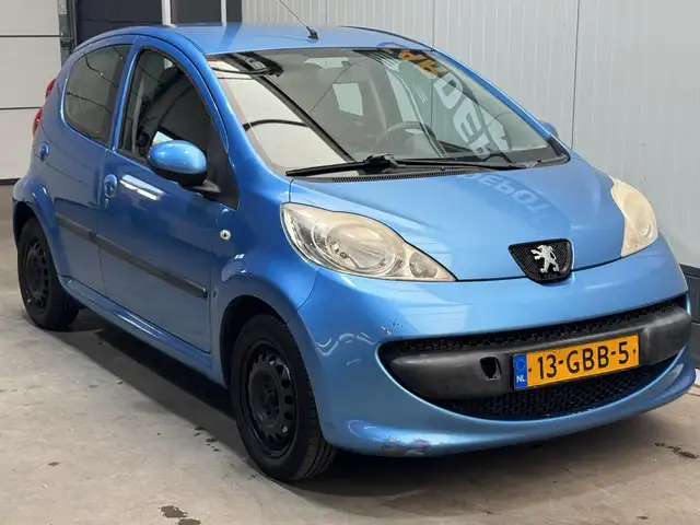 Peugeot 107 view 3
