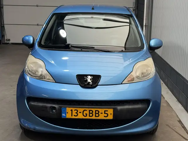 Peugeot 107 view 2