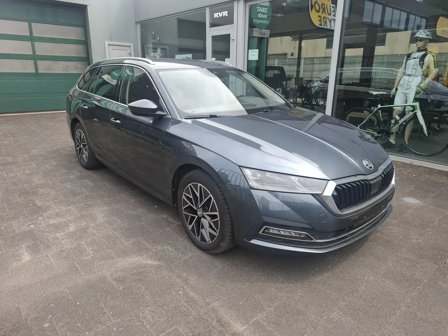 Skoda Octavia Combi 2.0 crtdi (Green tec) DSG Style Gris - 1