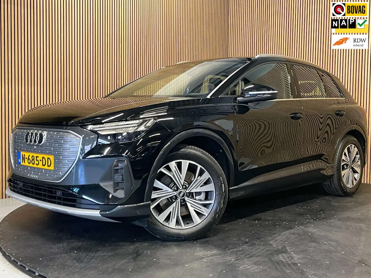 Audi Q4 e-tron 40 Advanced 77 kWh|GROTE ACCU|CARPLAY|CLIMATE,CRUI Zwart - 1