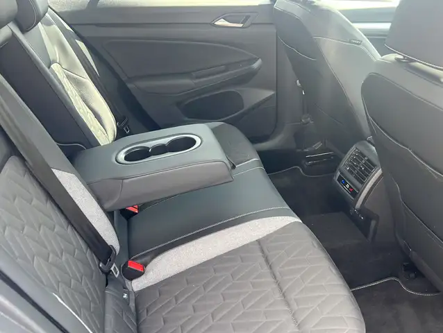 Volkswagen Golf view 11