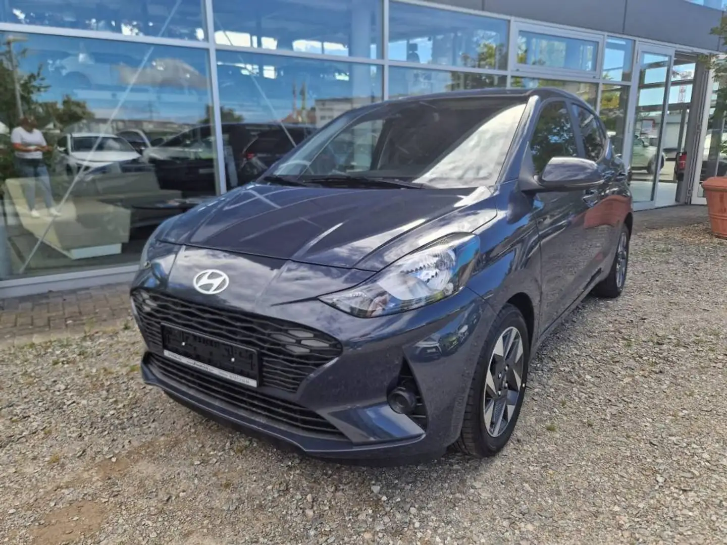 Hyundai i10 1.0 Trend 63PS Automatik Gris - 1