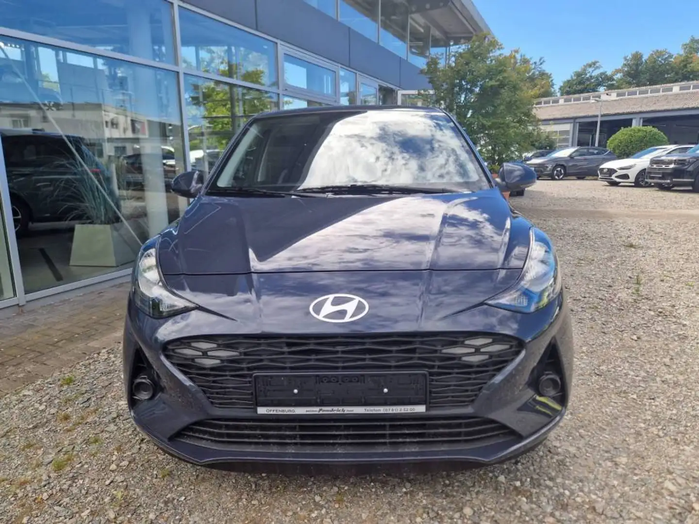 Hyundai i10 1.0 Trend 63PS Automatik Gris - 2