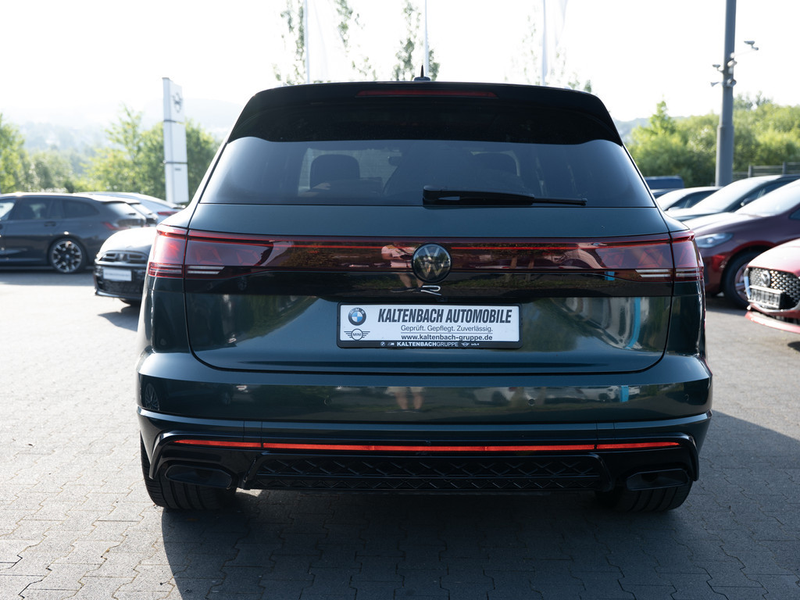 Volkswagen Touareg 3.0 V6 TSI eHybrid R 4M grün foliert — photo 6