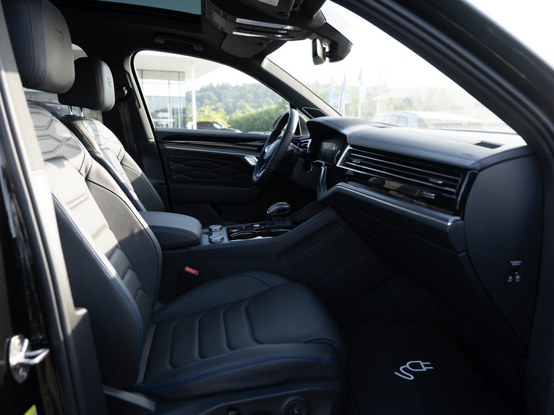 Volkswagen Touareg 3.0 V6 TSI eHybrid R 4M grün foliert — photo 8