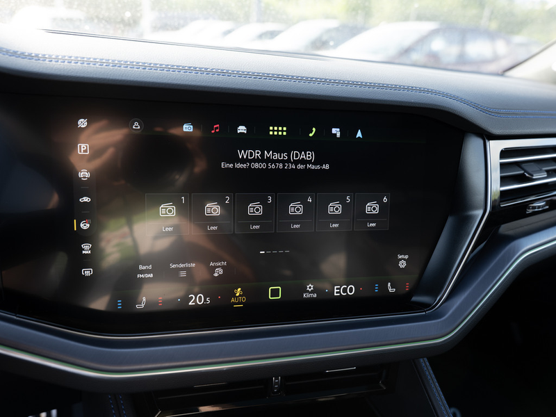 Volkswagen Touareg 3.0 V6 TSI eHybrid R 4M grün foliert — photo 13