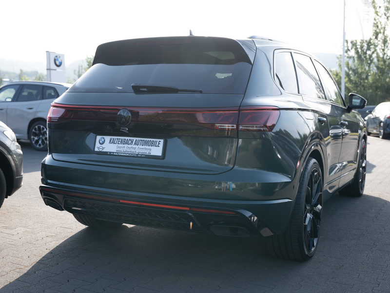 Volkswagen Touareg 3.0 V6 TSI eHybrid R 4M grün foliert — photo 5