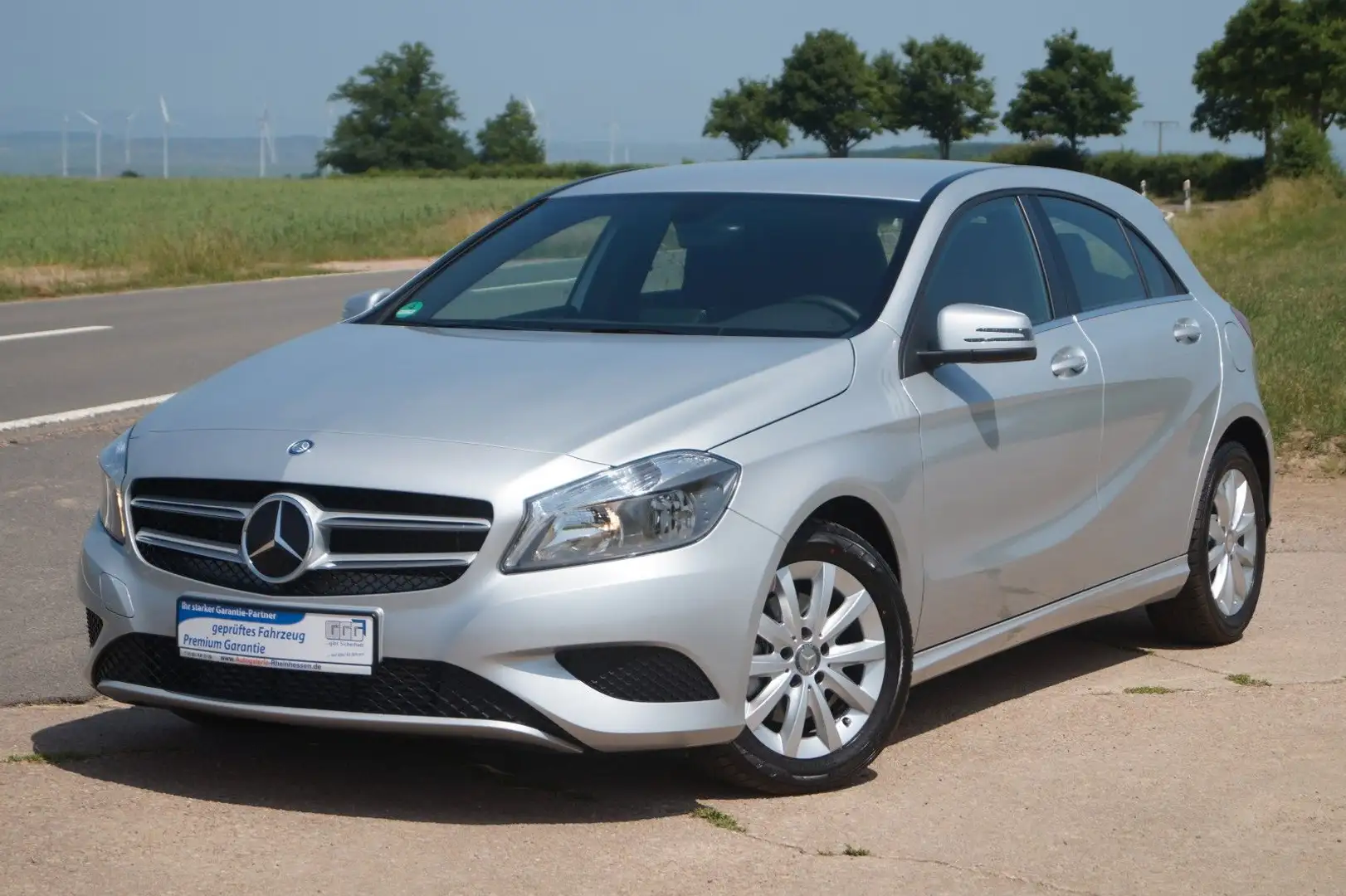Mercedes-Benz A 180 BlueEfficiency +Sitzh.+Rückfahrkamera+ Silber - 1