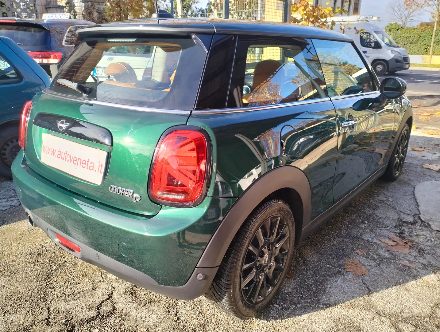 MINI Cooper D Mini IV F56 2018 3p 3p 1.5 Hype auto Verde - 2