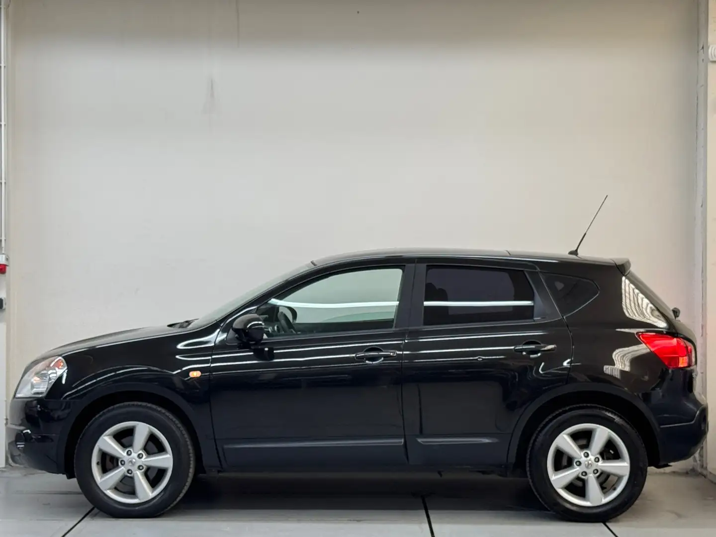 Nissan Qashqai 1.6 Acenta Nieuwe APK PanoramaDak Navi Airco crna - 2
