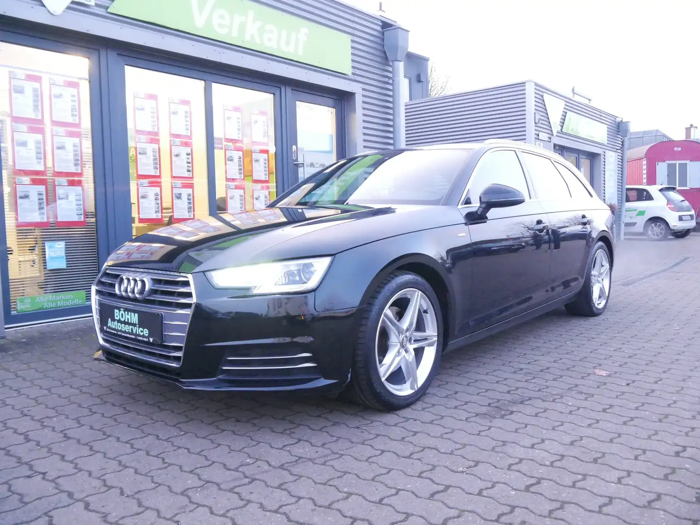Audi A4 sport*NAVI*AHK*LEDER* Zwart - 2