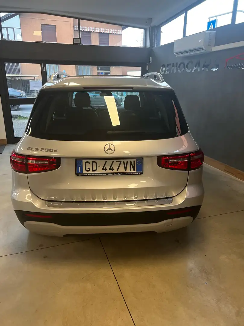 Mercedes-Benz GLB 200 GLB 200 d EXECUTIVE auto Stříbrná - 2