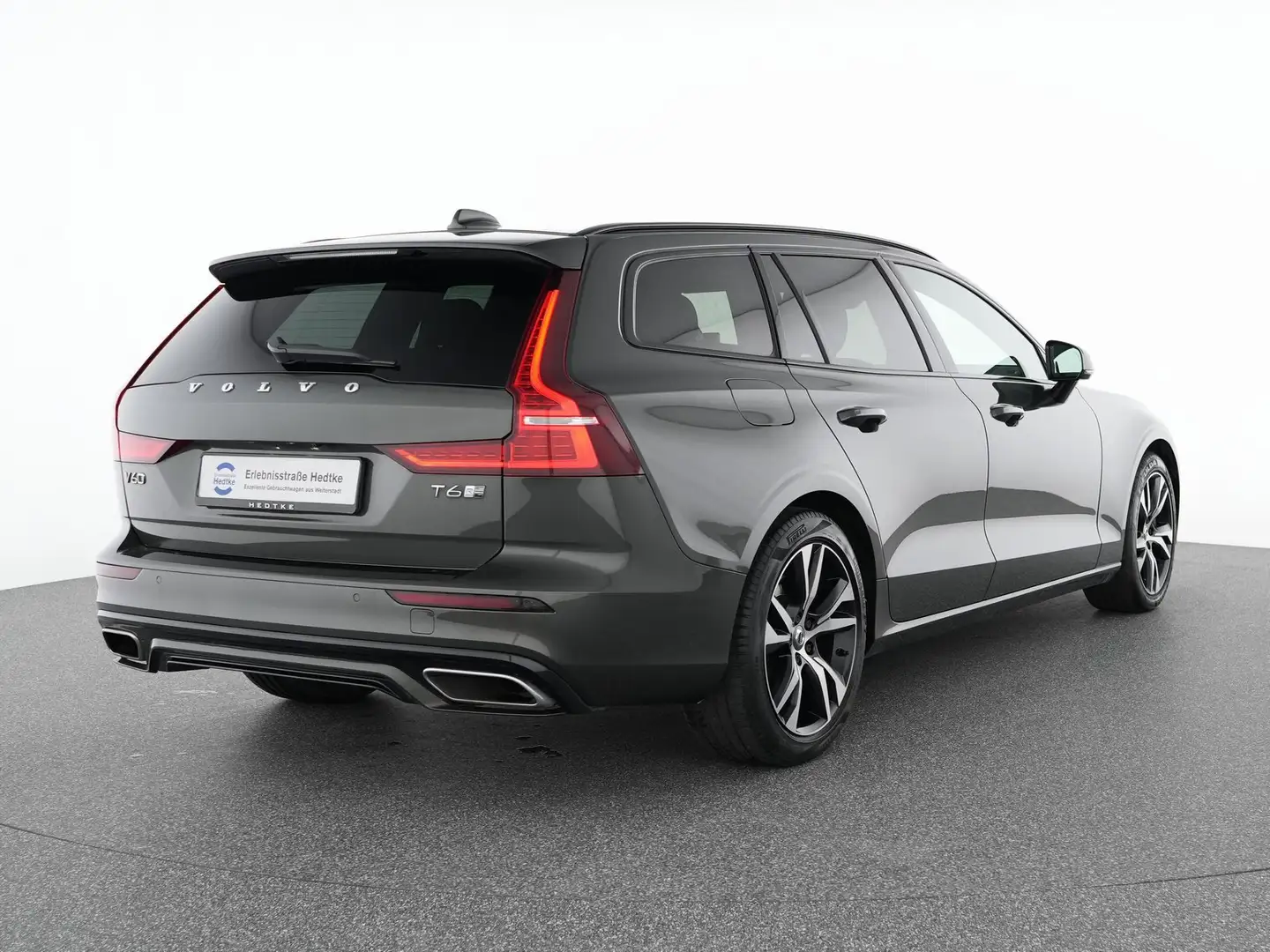 Volvo V60 T6 TWIN Engine AWD R-Design 18"+AHK+PANO+HUD Grau - 2