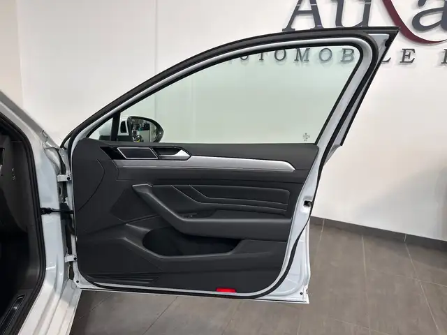 Volkswagen Passat view 7