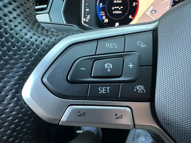 Volkswagen Passat view 15