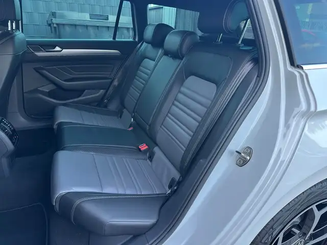 Volkswagen Passat view 13